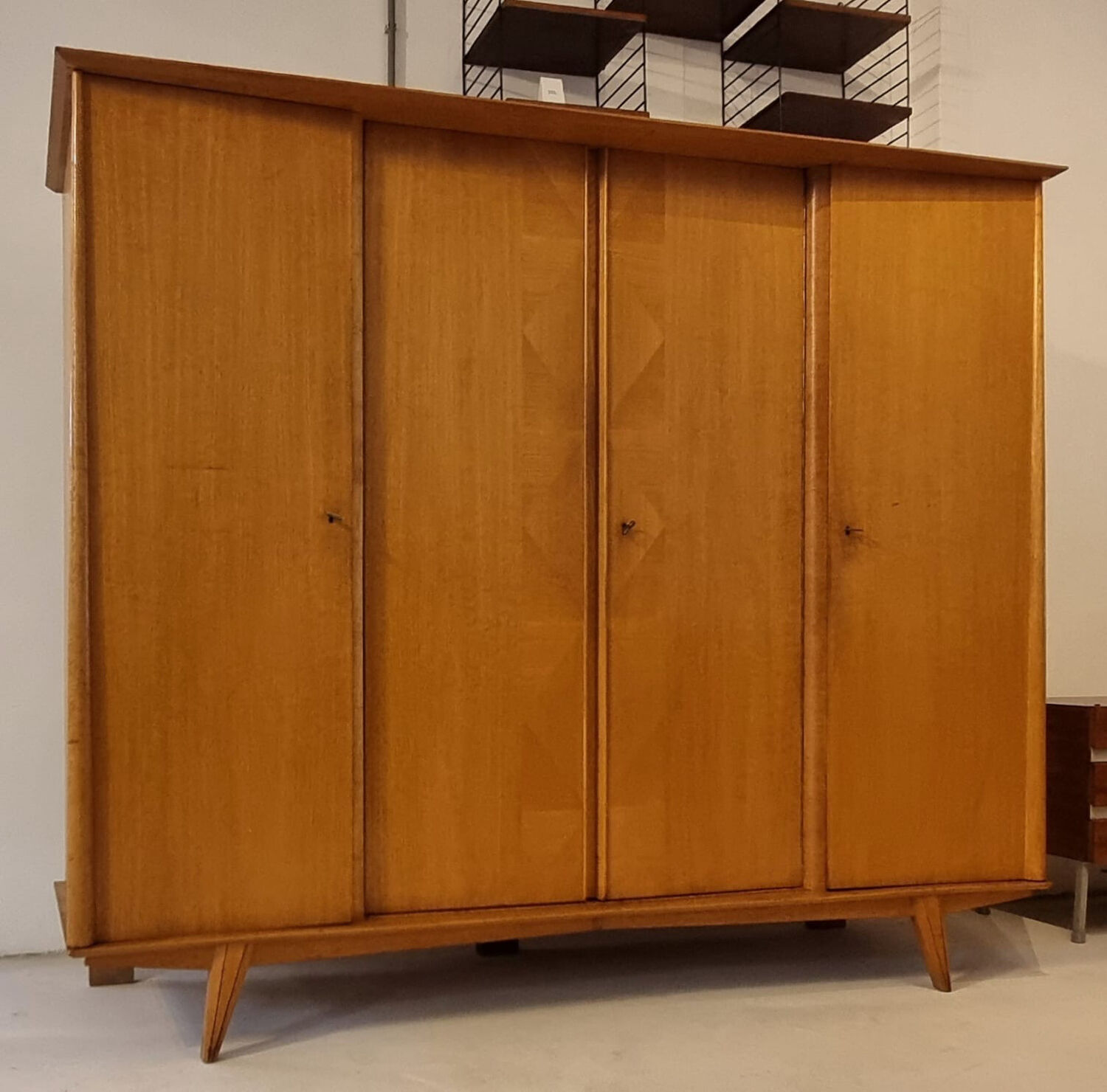 Armoire du milieu du siècle