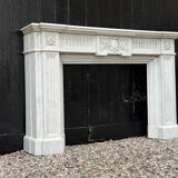 Cheminée de style Louis XVI en marbre blanc de Carrare vers 1880