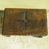 Table de poupée ancienne en bois sculpté