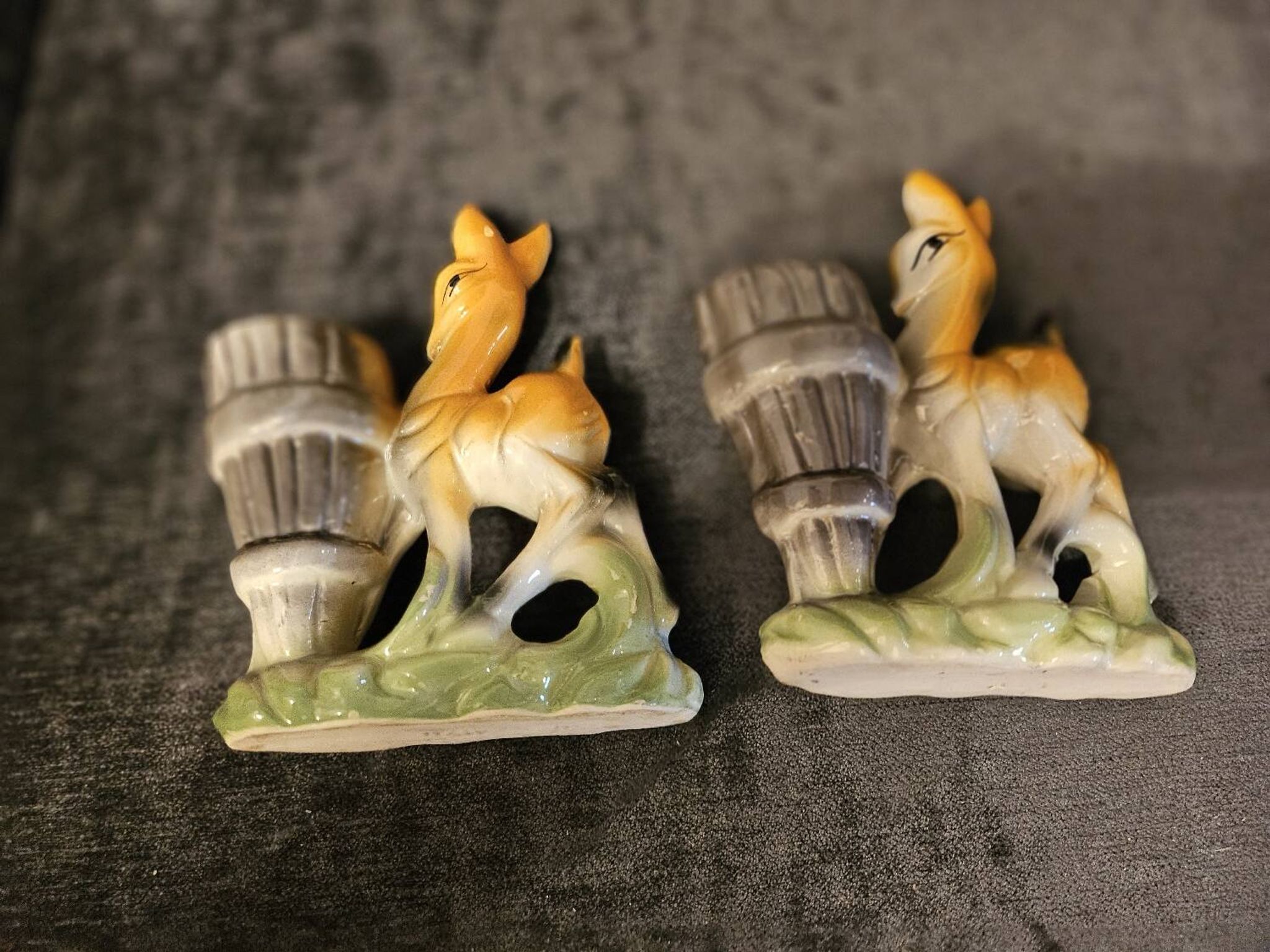 Pair of deer trinkets