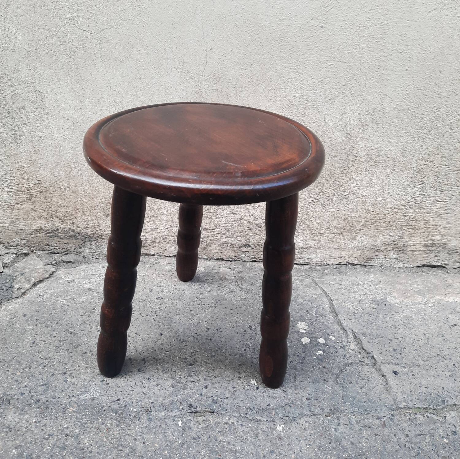 Tripod stool