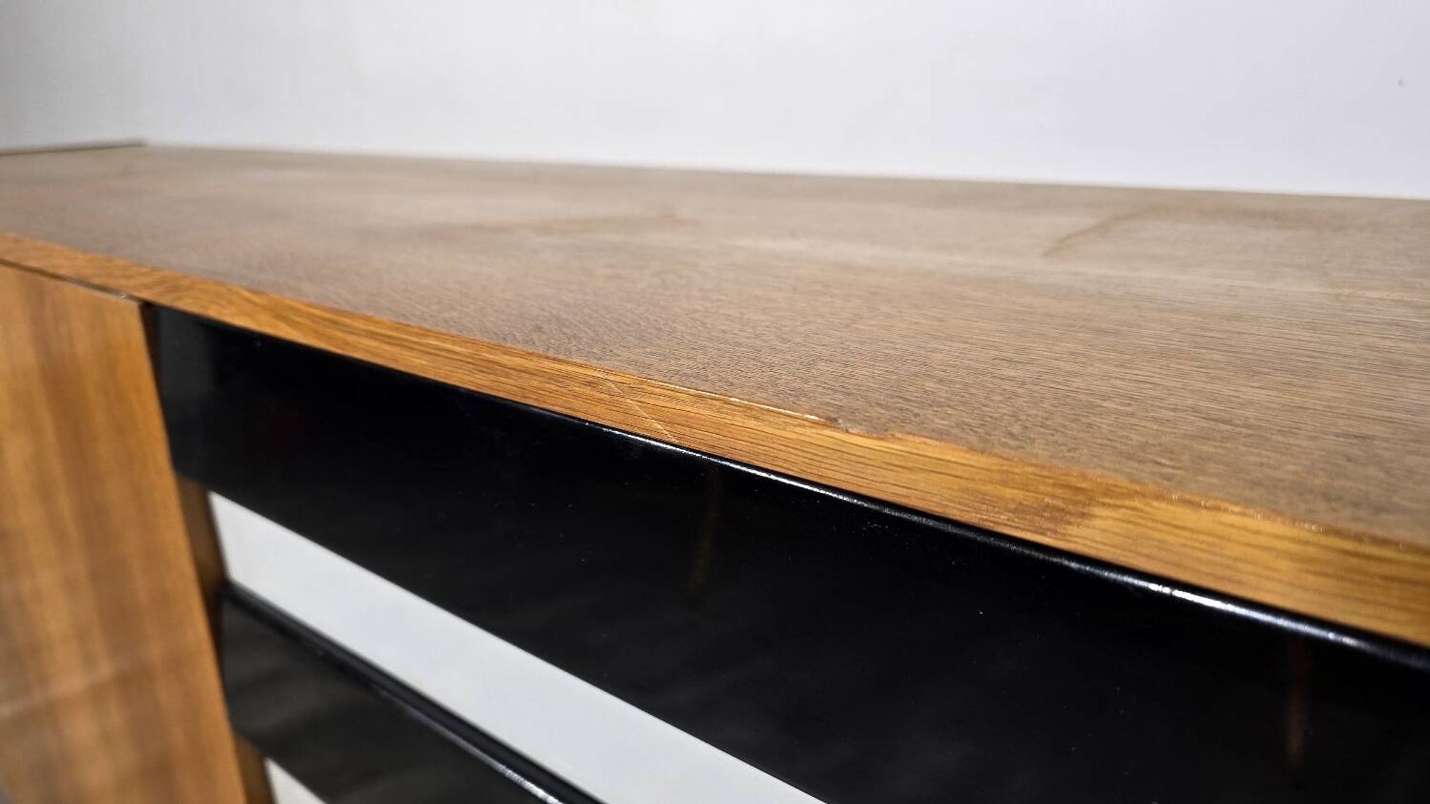 Buffet de Jiri Jiroutek pour Interior Prague