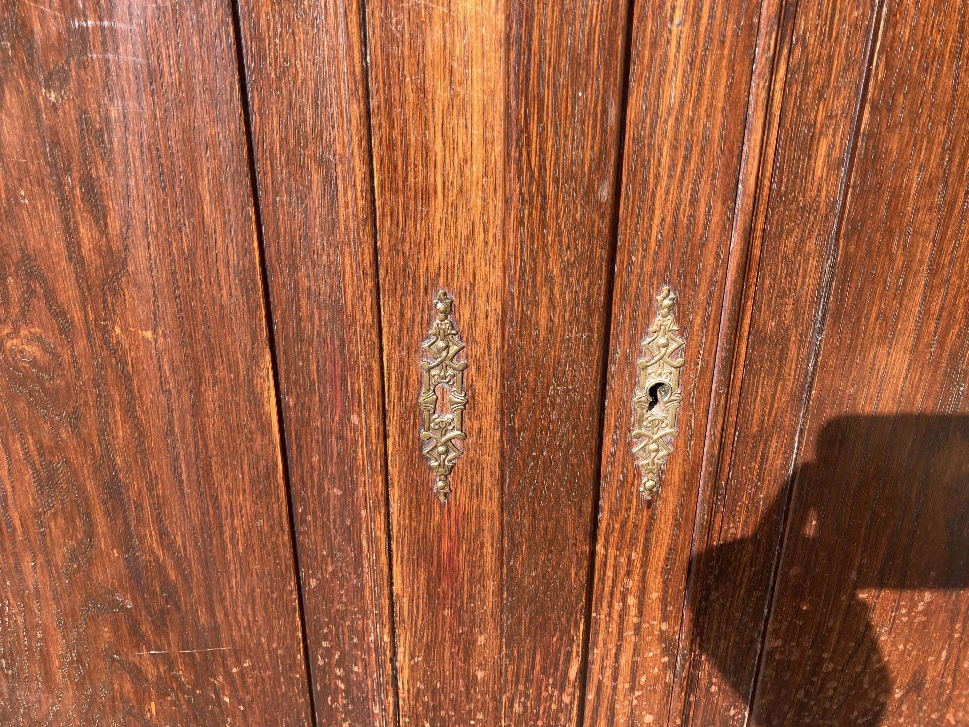 Trade furniture with lockers