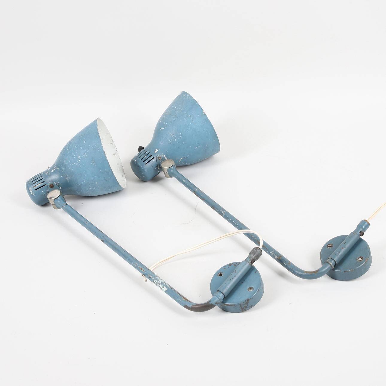 HANS BERGSTRÖM. A pair of blue lacquered metal wall lamps, Ateljé Lyktan