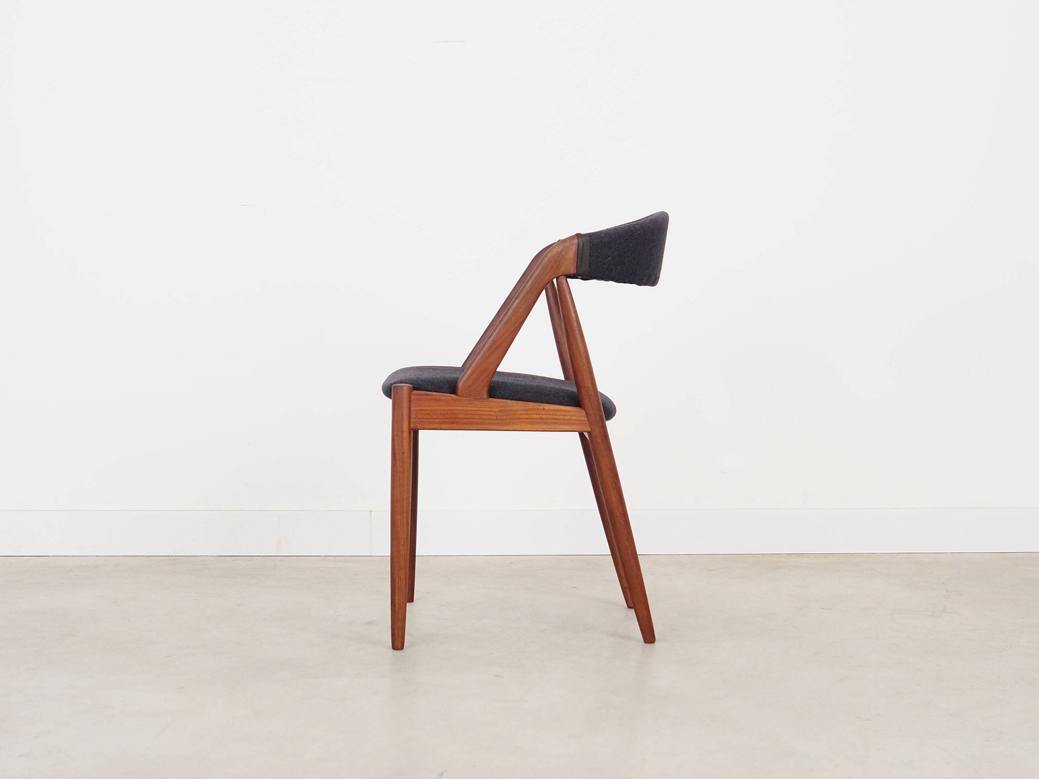 Ensemble de quatre chaises en teck, design danois, années 1970, designer : Kai Kristiansen