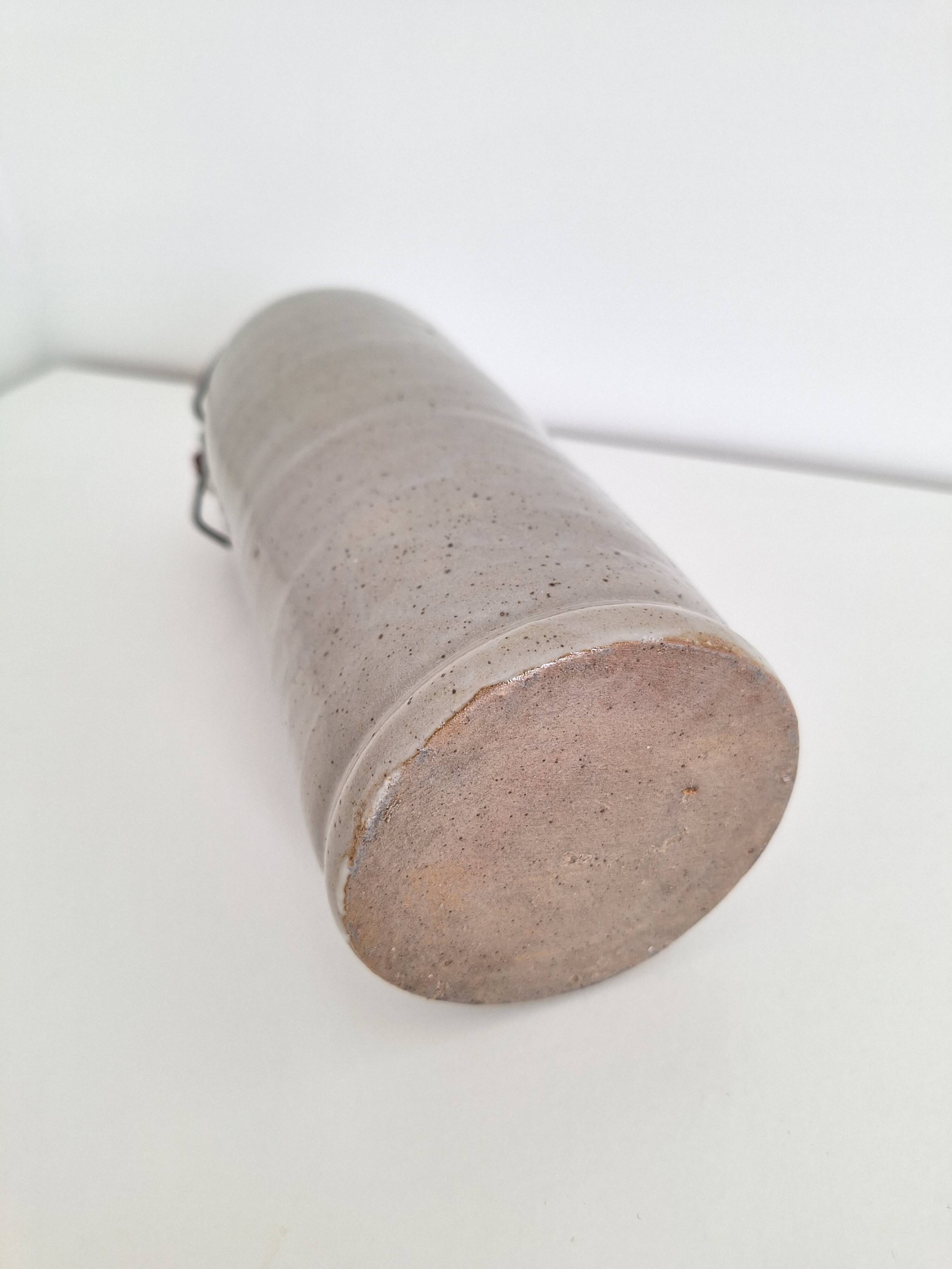 Bouteille en grès vintage