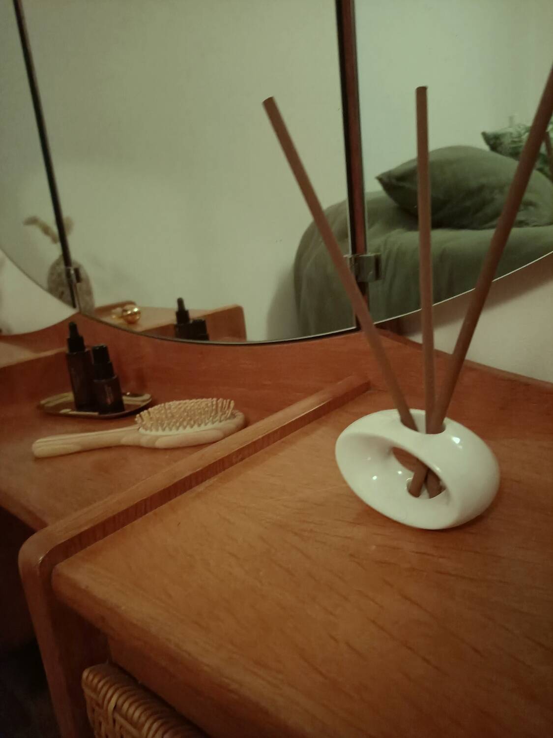 Triptych dressing table