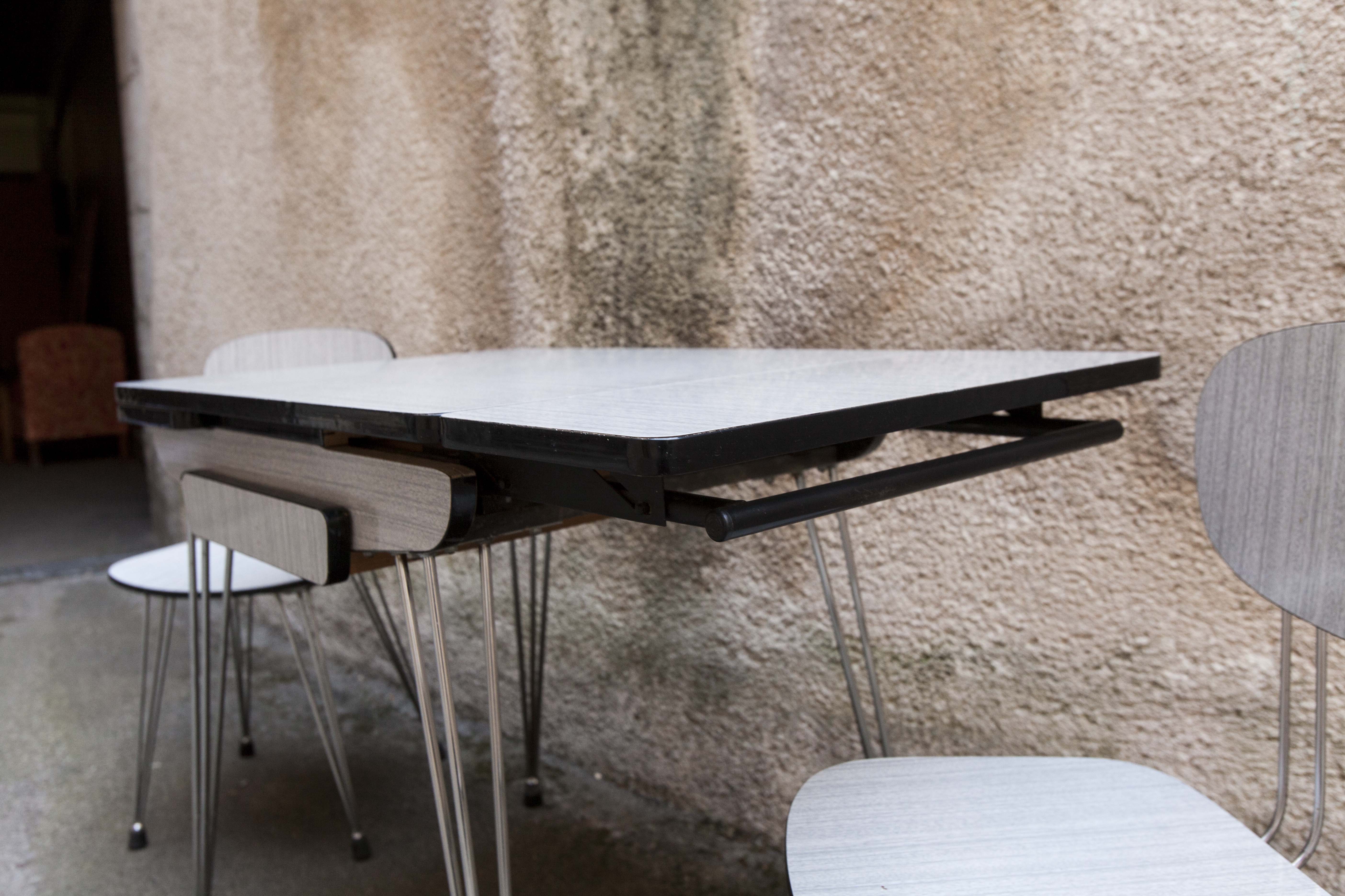 Set table formica and 2 chairs