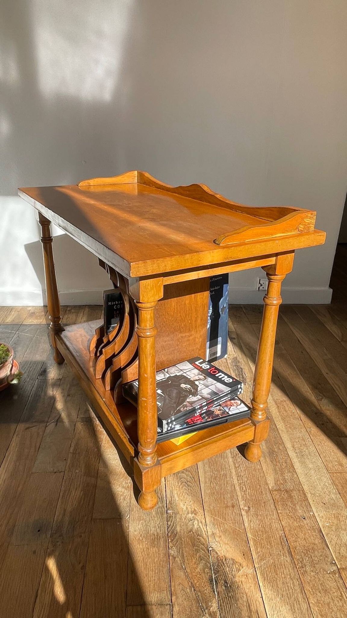Vintage turntable cabinet