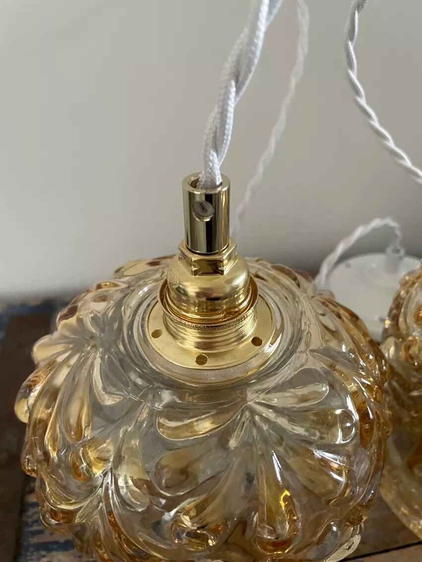 Set of two suspensions in gilded chiseled glass