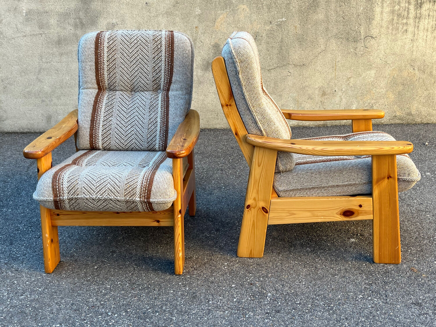 Pair of armchairs from Les Arcs in pine and wool 1970
