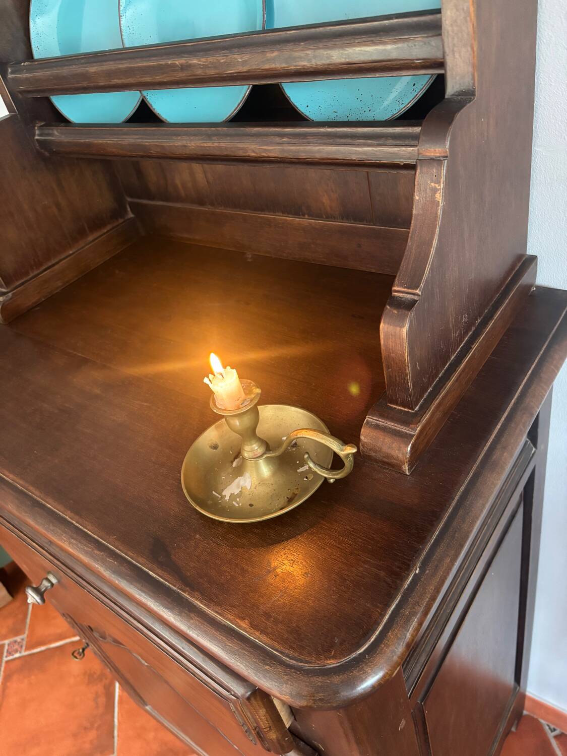 Buffet vaisselier ancien en chêne massif | Style Louis XV