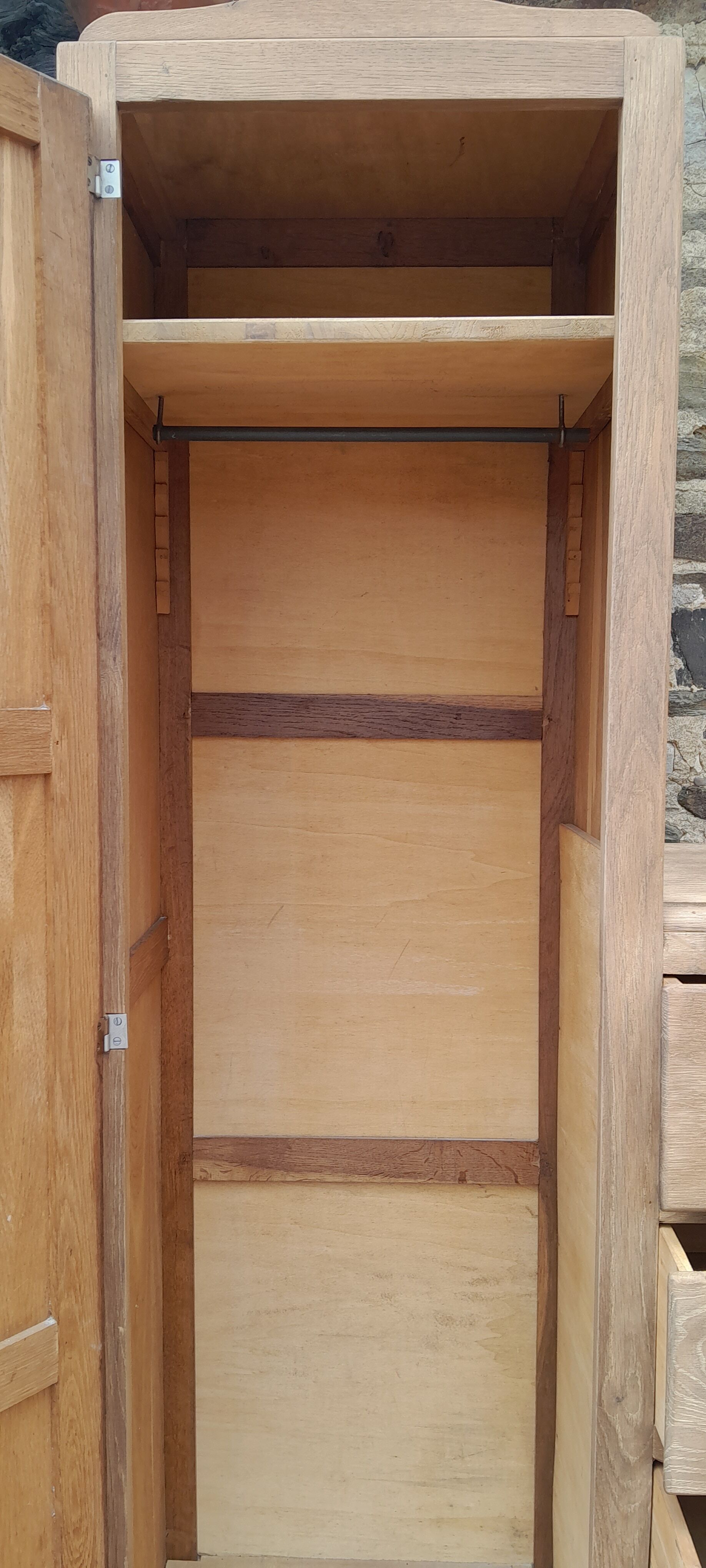 Asymmetrical cabinet