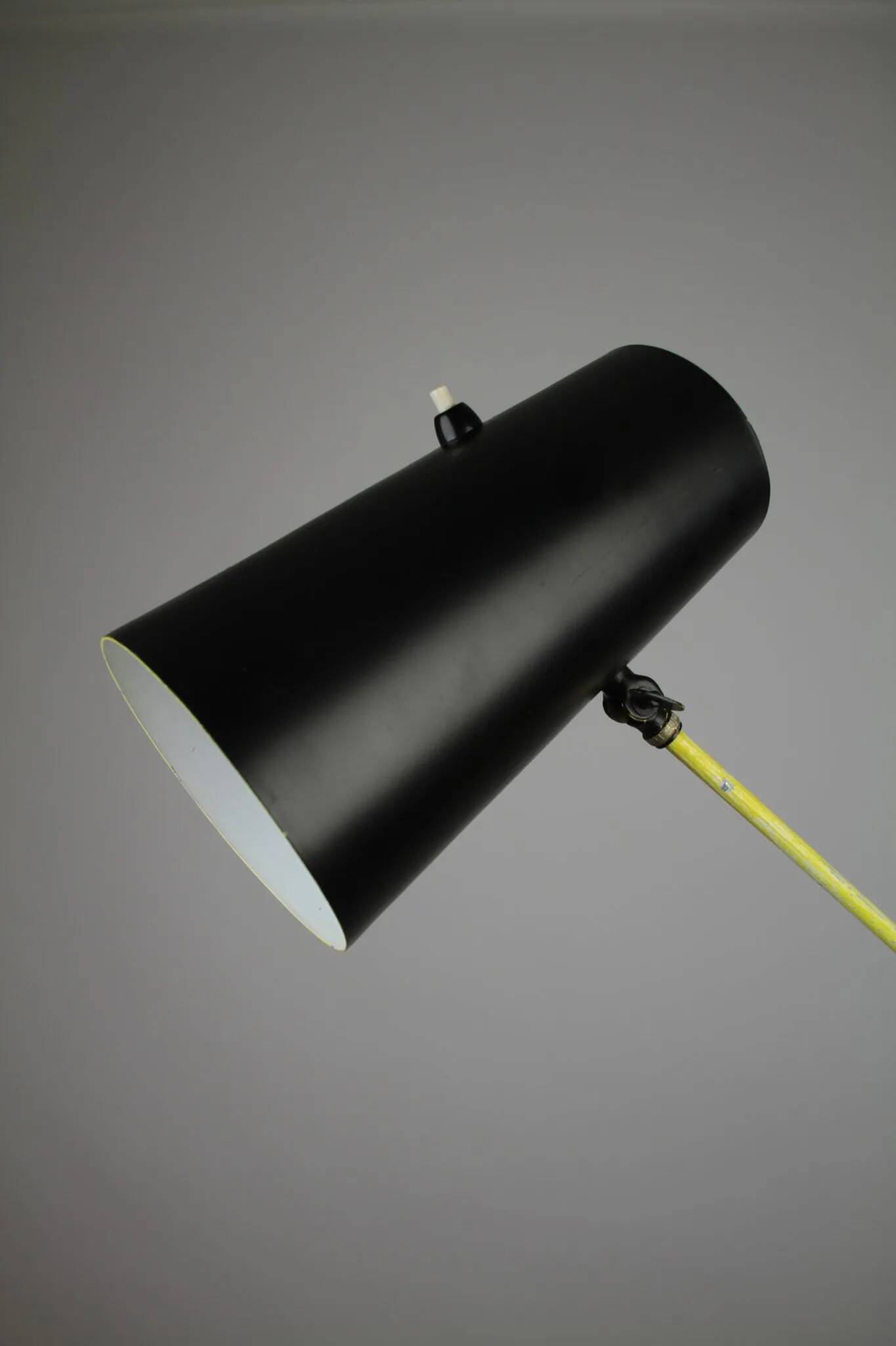 Lampadaire tripode "Canne à pêche" moderniste suédois – Suède, années 1950