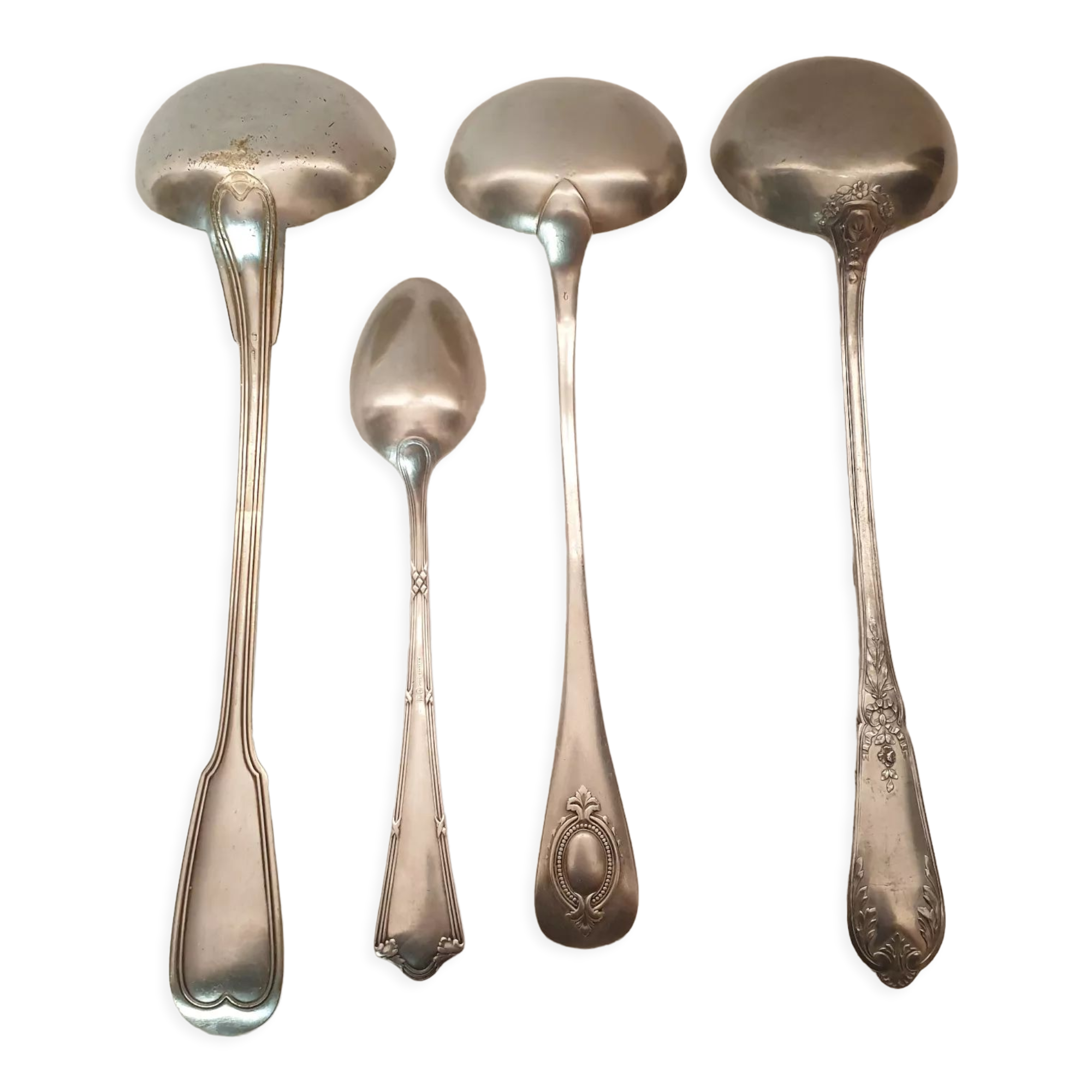 3 ladles and 1 stew spoon
