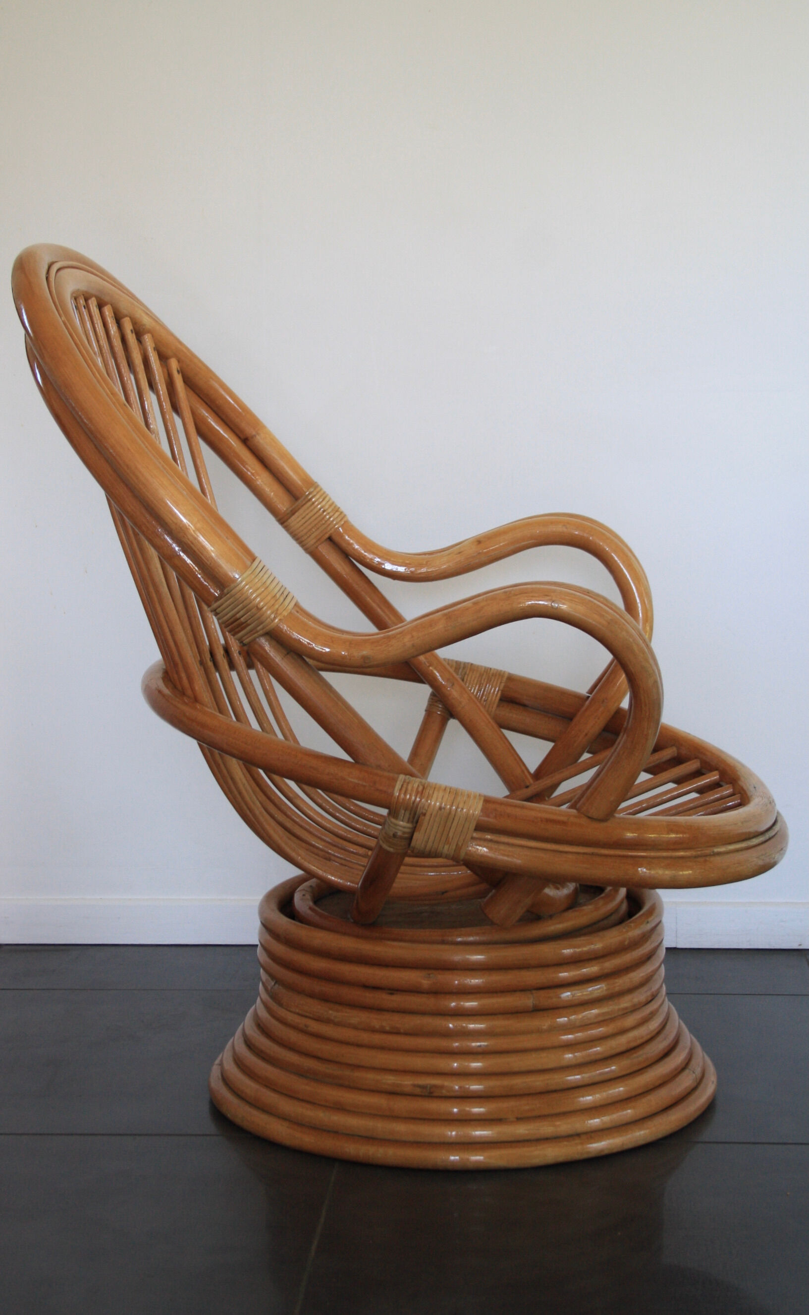 Swivel rattan chair