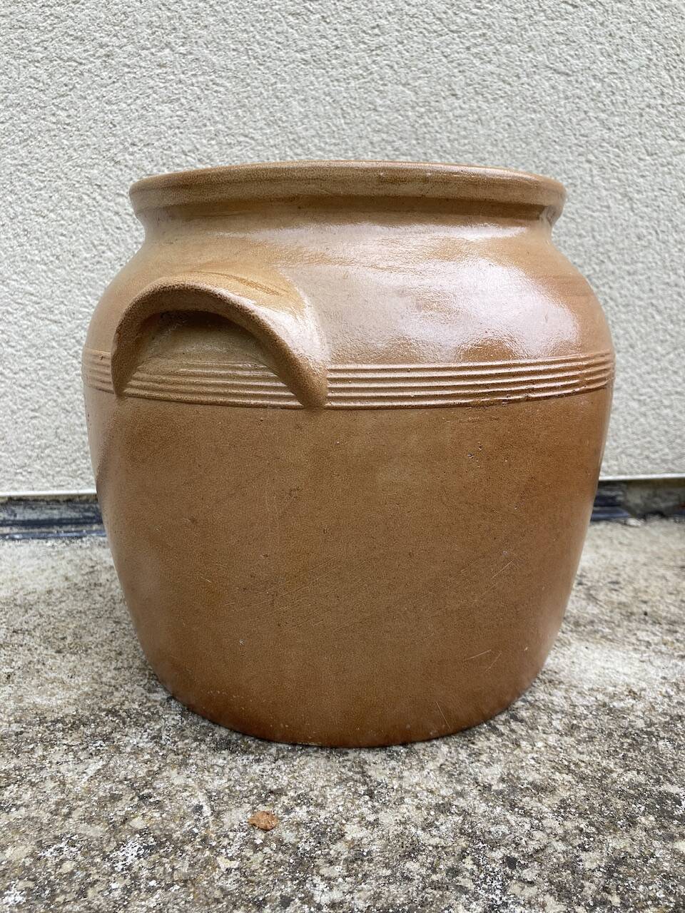 Brown stoneware jar pot
