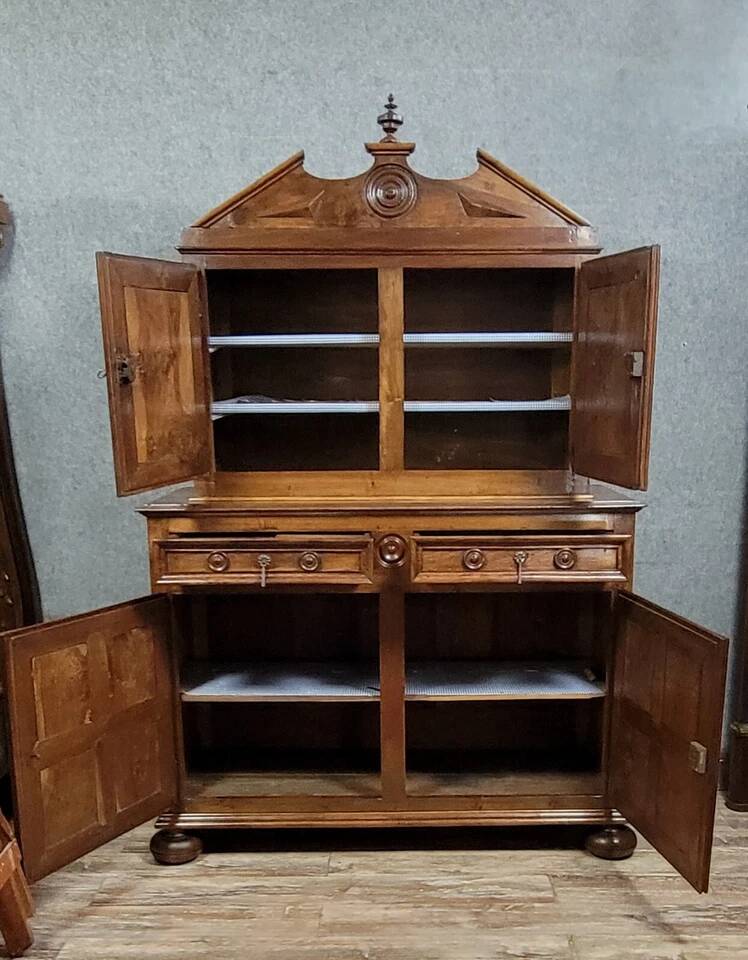 Louis XIII period cabinet with 4 shutters in solid walnut circa 1680