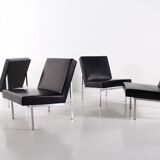Paire de chauffeuses modernistes en cuir noir