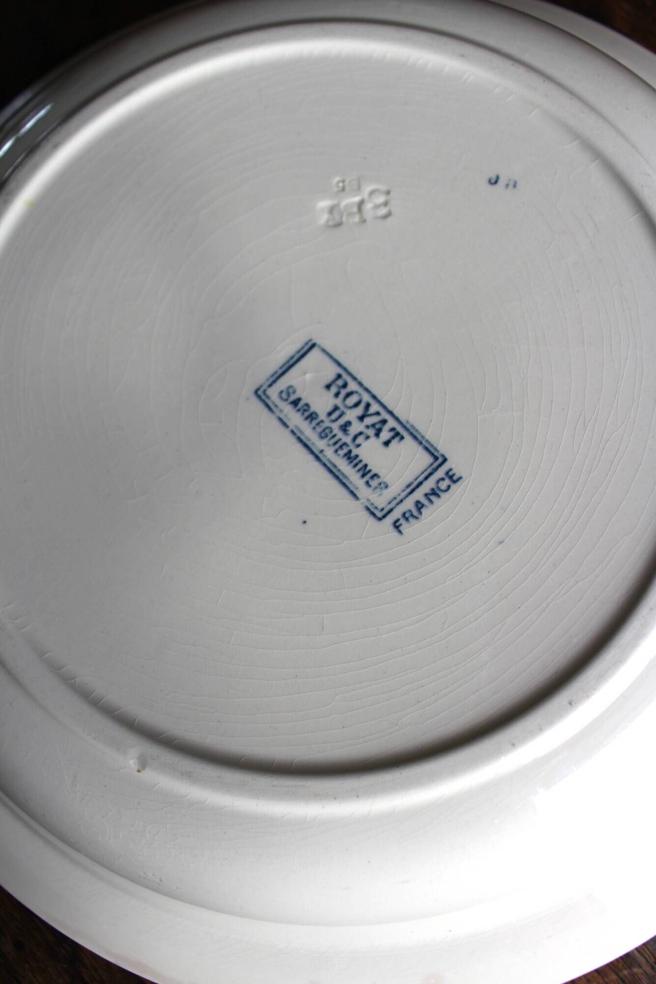 Plat rond creux Terre de fer Bleu Royat Sarreguemines