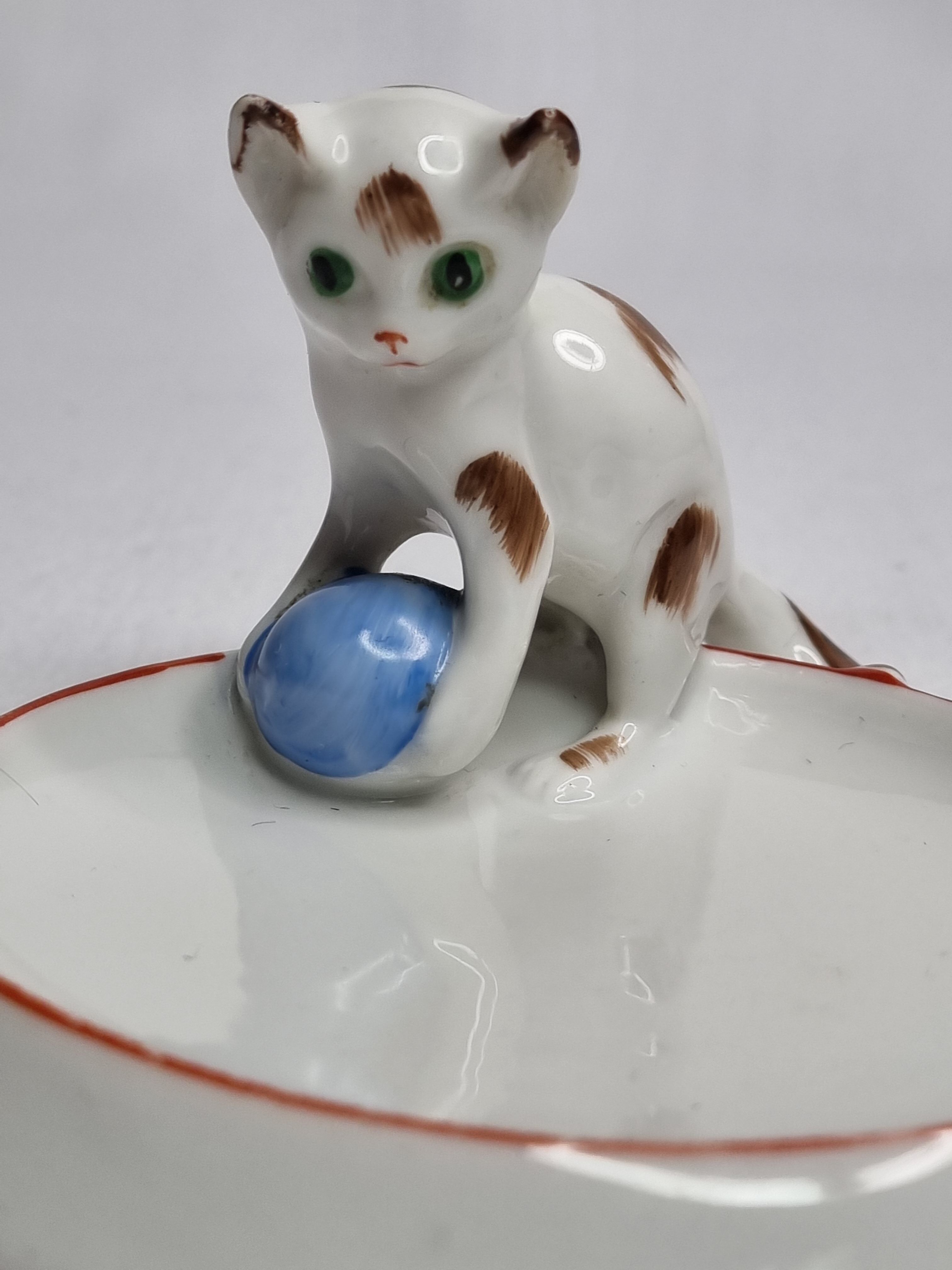 Empty bath pocket decorated kitten "Pfeffer Porzellan" 1930-40 years
