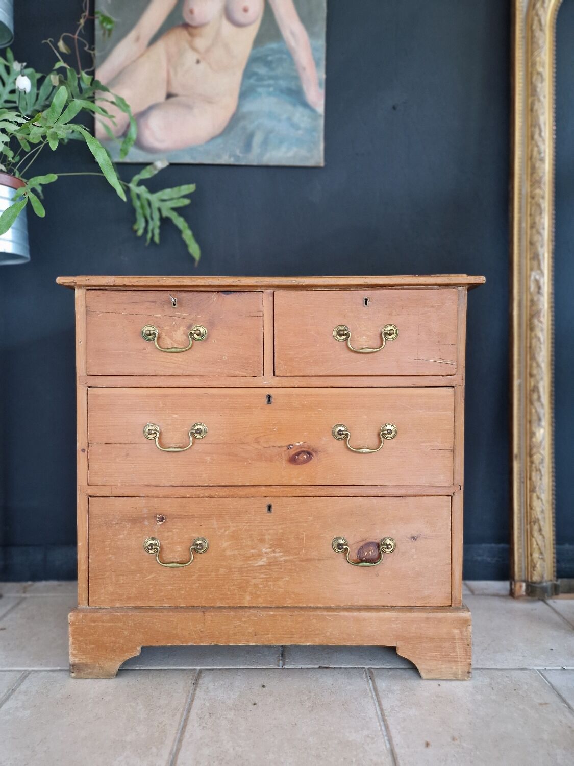 Pine chest of drawers