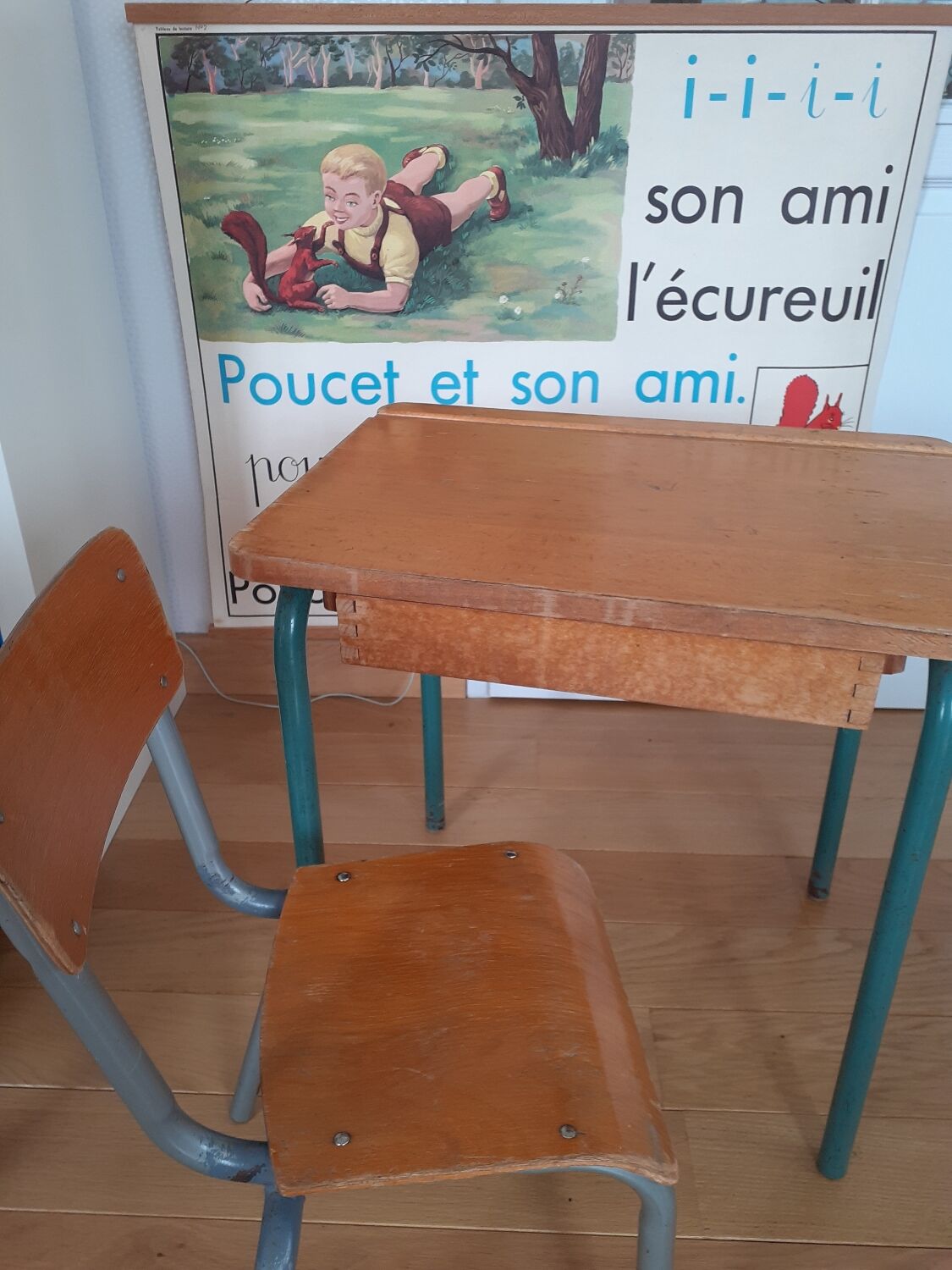 Bureau d'écolier Delagrave et sa petite chaise