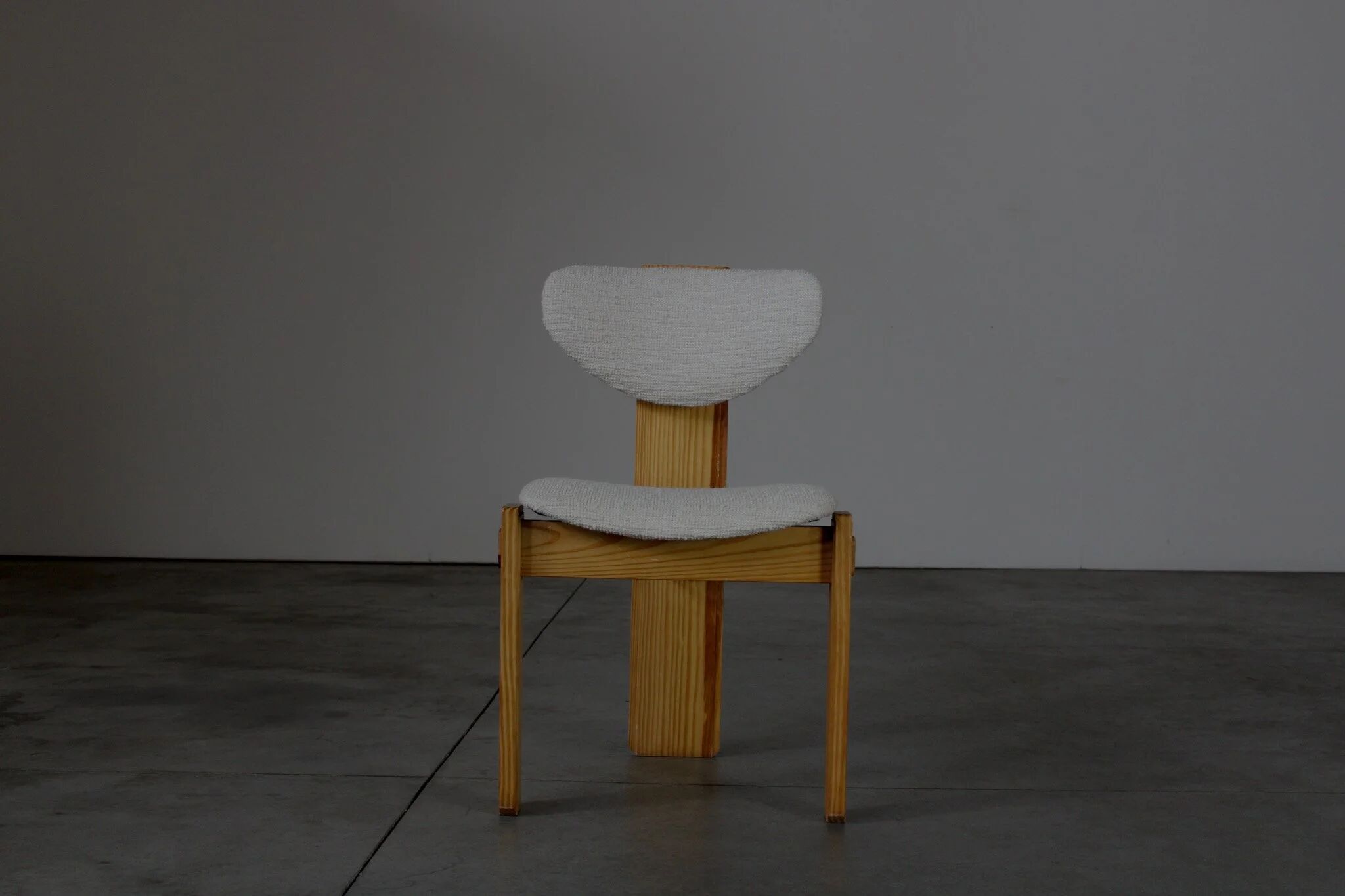 Pine tripod dining chairs - Europe 1970s