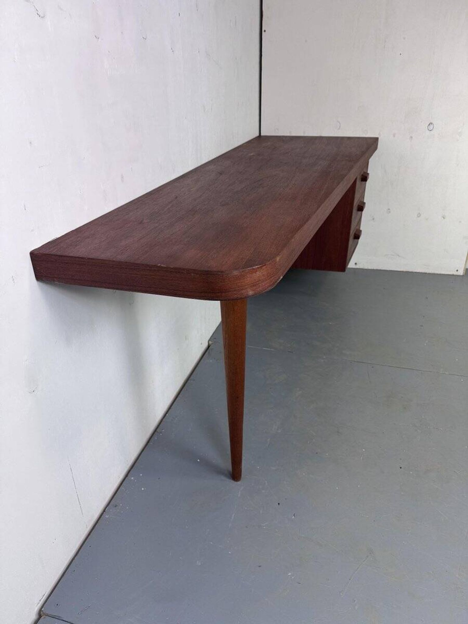 Bureau danois moderniste en teck, années 1950