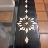 Table basse syrienne en bois, verre et incrustations de nacre