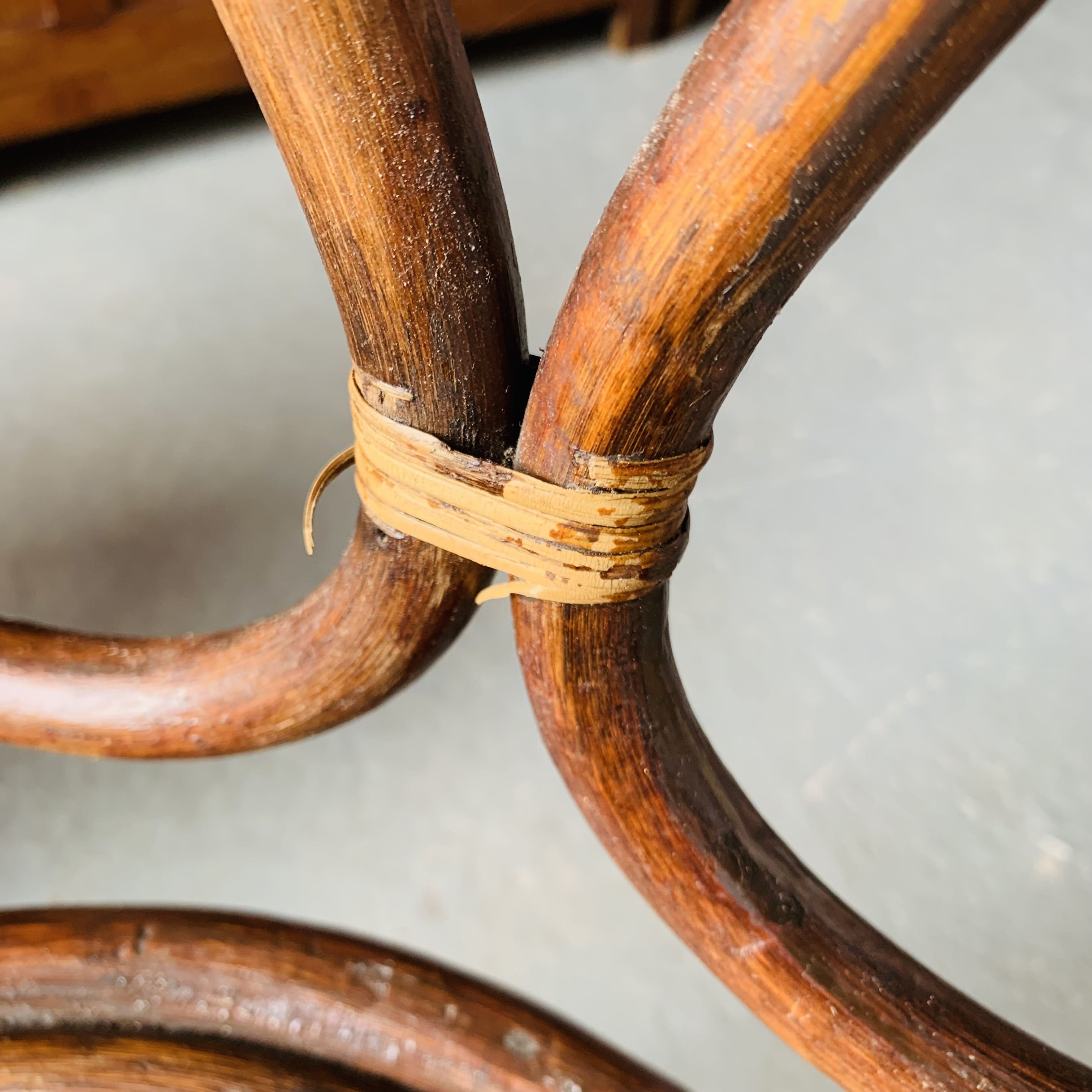 Set of 4 rattan chairs canned