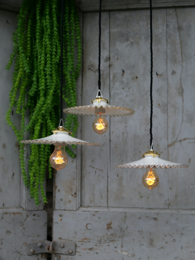 Suspension with lace opaline lampshade