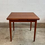Scandinavian table with extensions