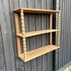 Étagère artisanale en merisier