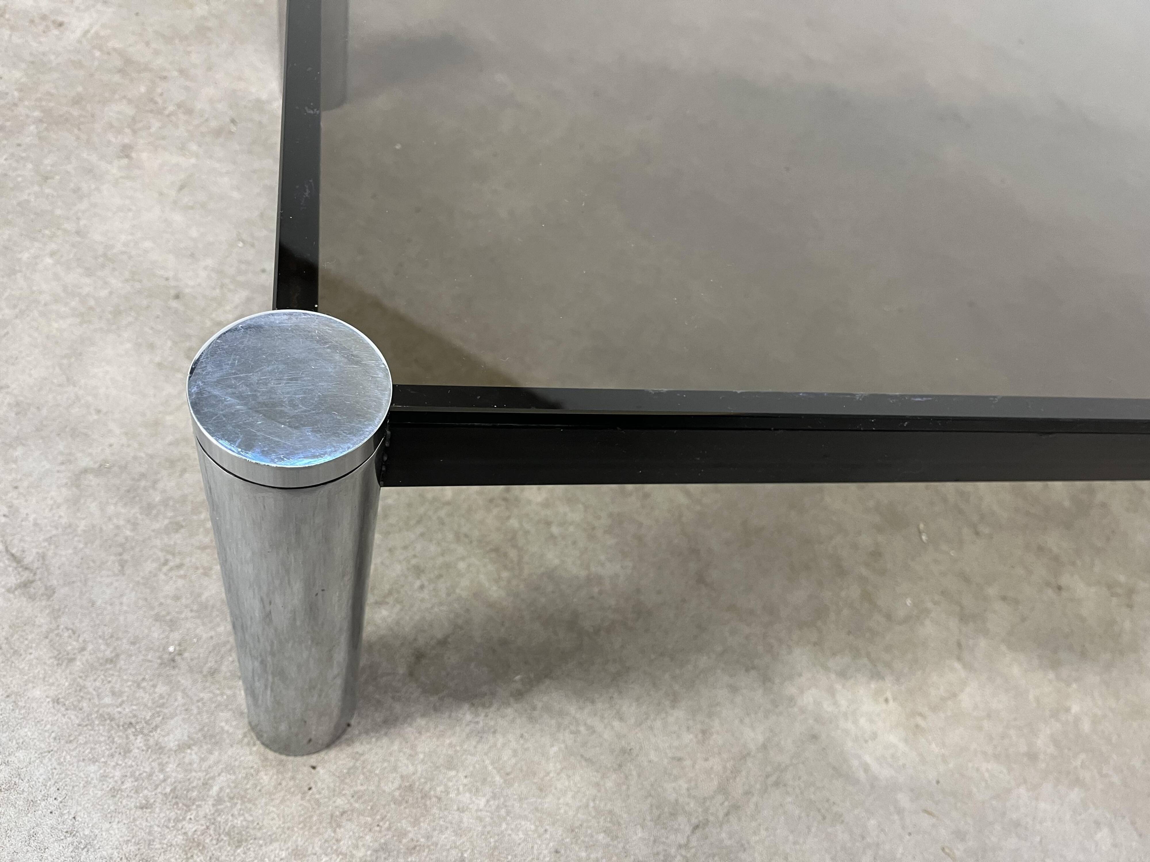 Table basse chrome et verre fumé années 70