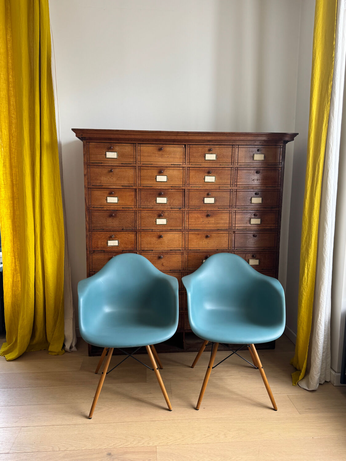 2 Vitra armchairs by Eames