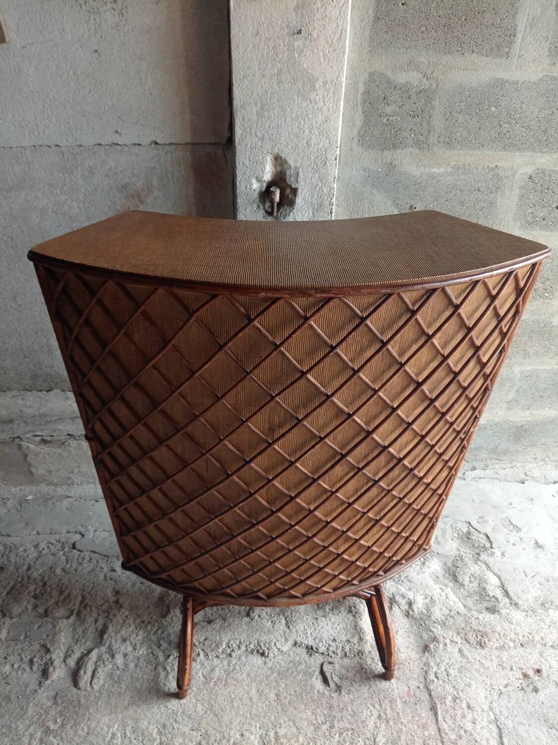 Vintage rattan bar