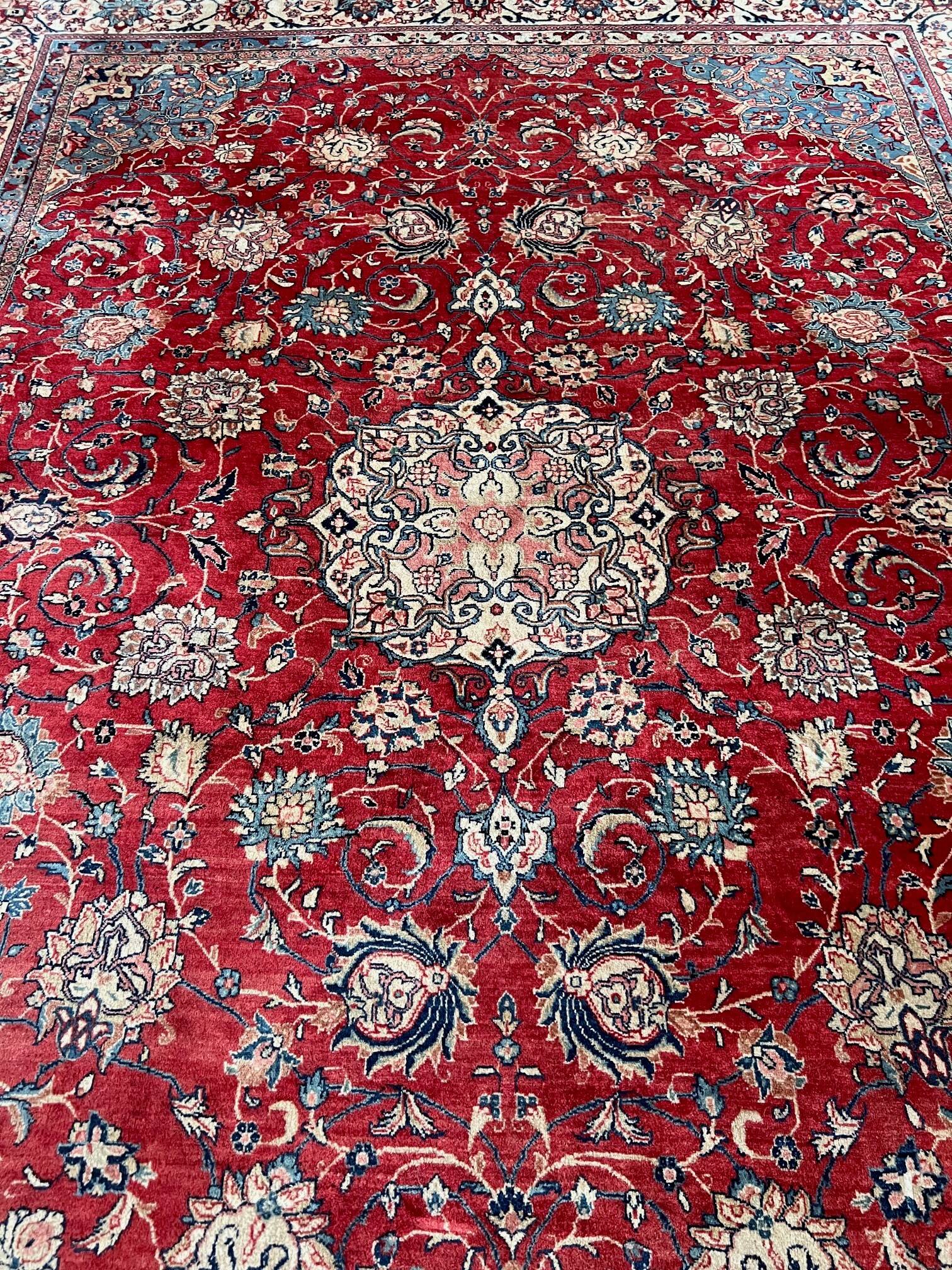 Sarouk Mahal. Grand Persian carpet made of 100% wool, 373x282 cm.