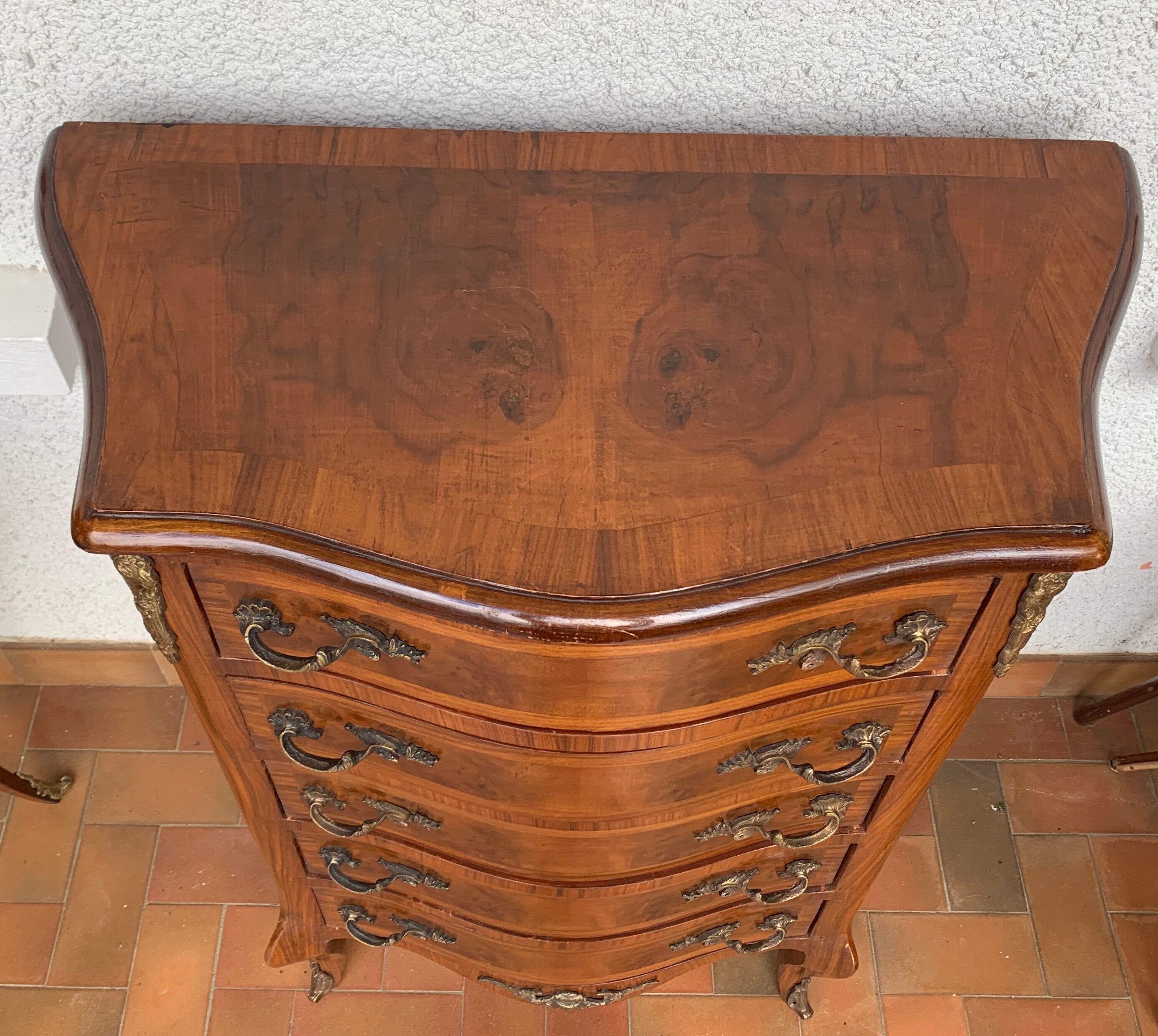 Small chest of drawers in curved wooden marquetry 5 drawers