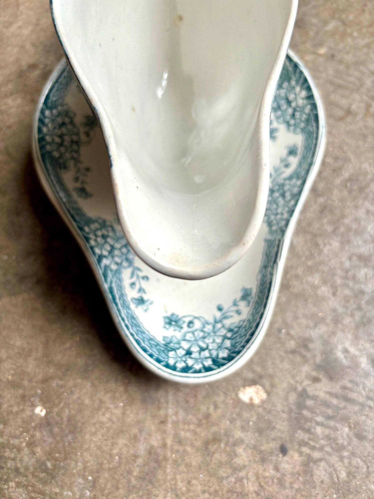Blue and white iron earth gravy boat