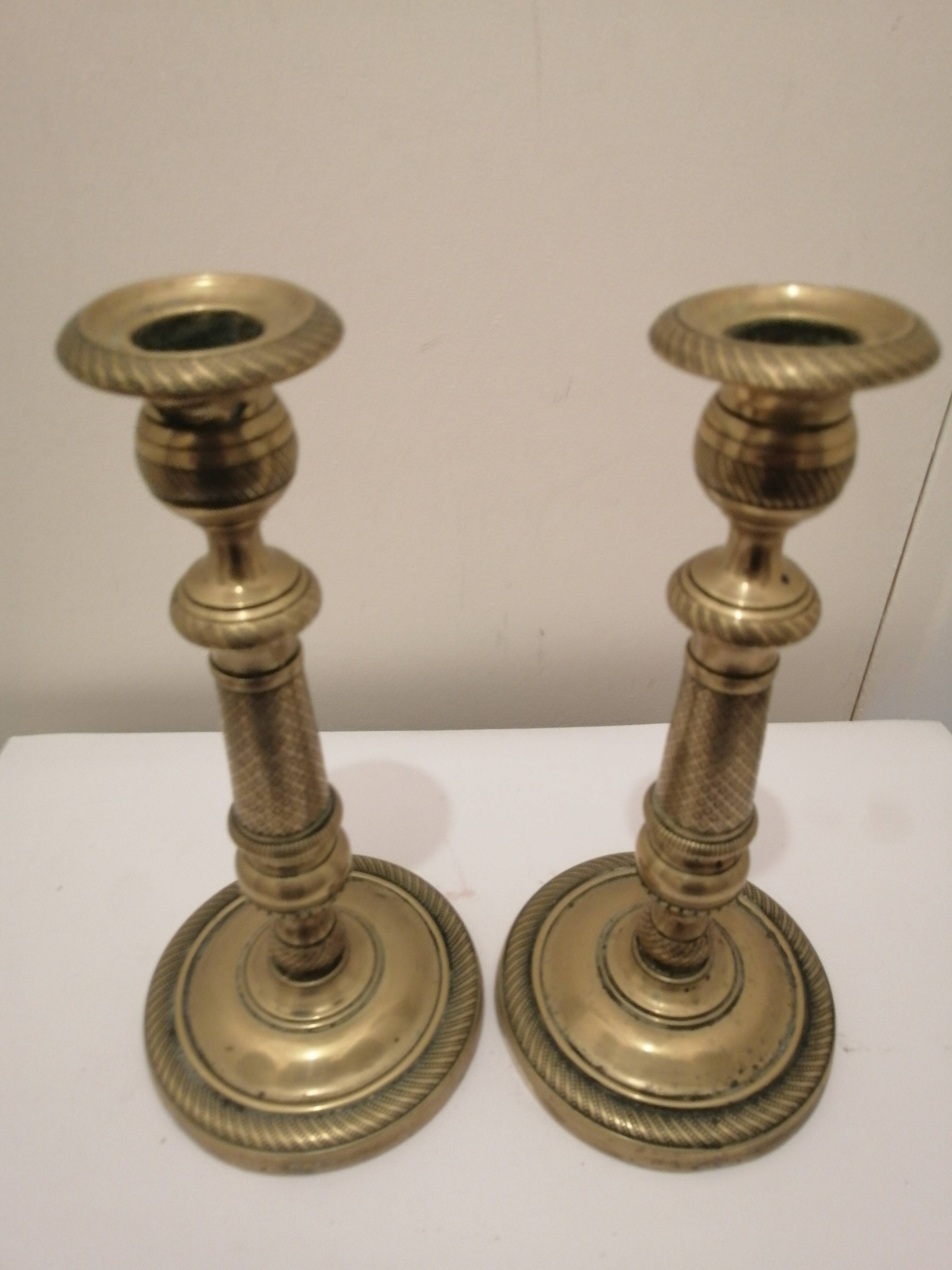 Deux  bougeoirs en cuivre vintage
