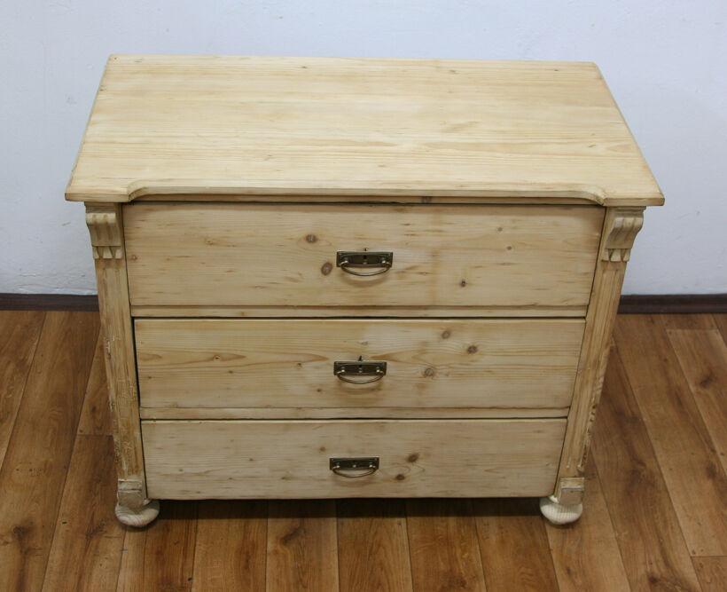 Polish classical Dresser