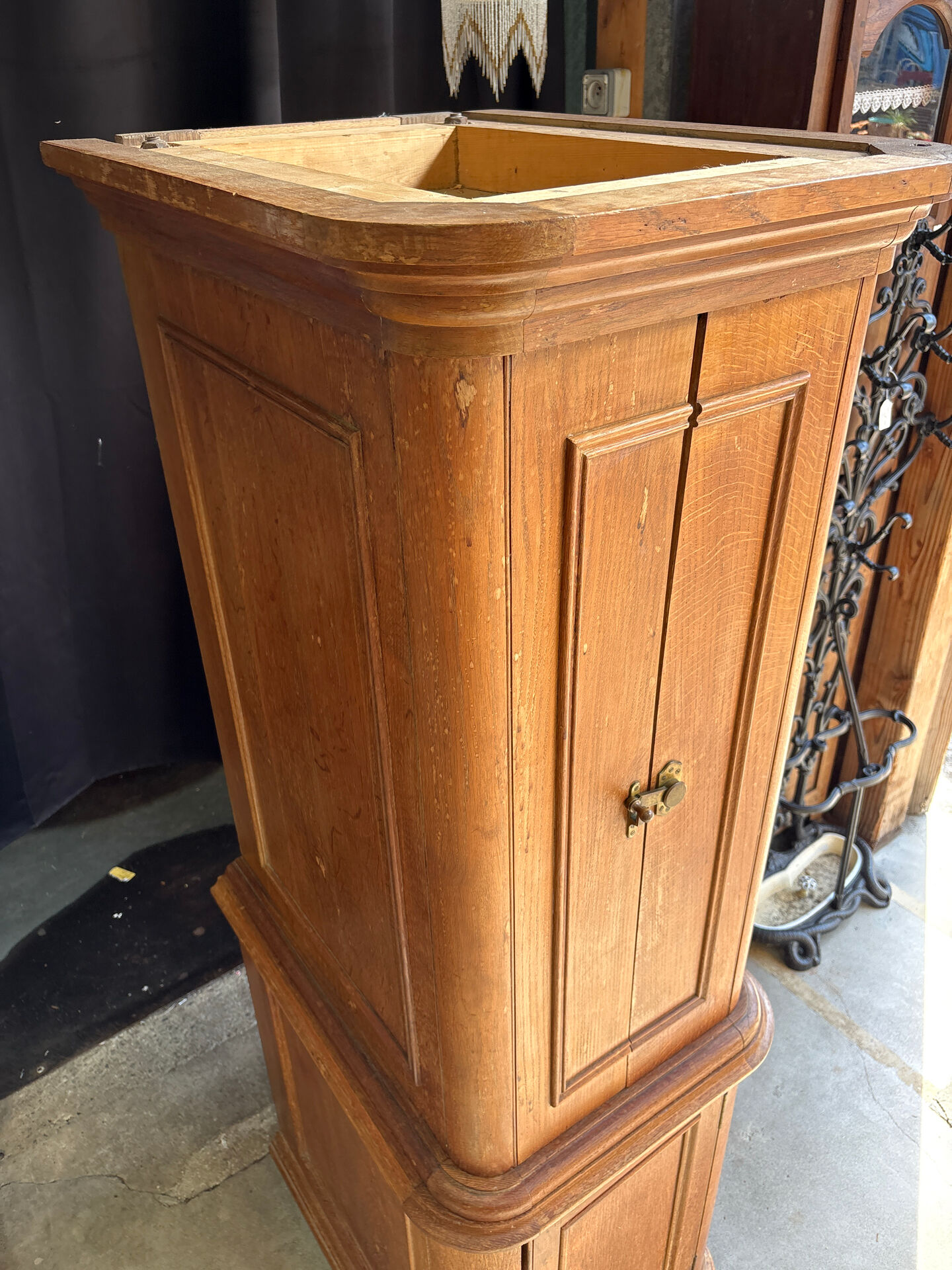 Exceptional old sacristy furniture in oak – 19th century