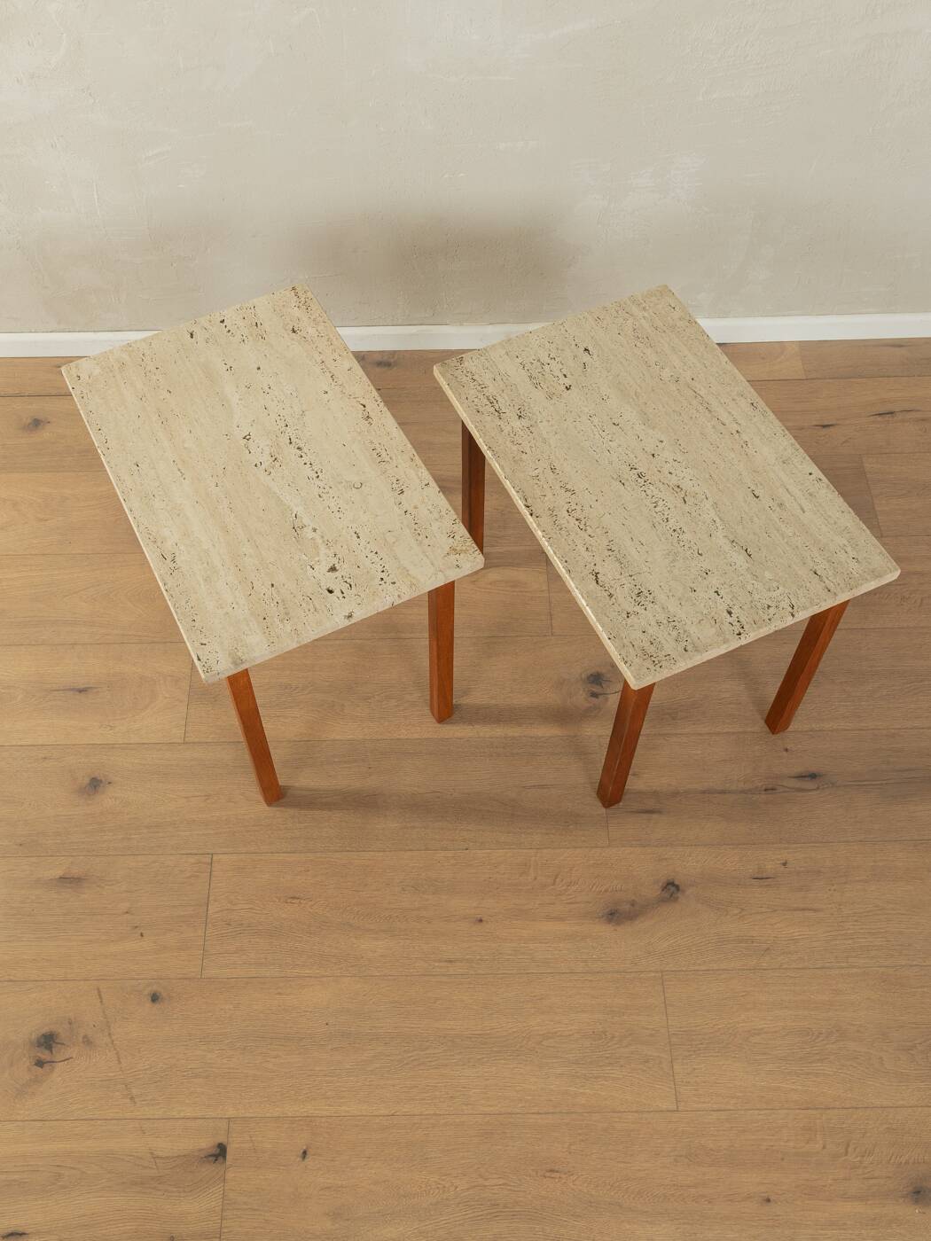 2 tables d'appoint en travertin avec structure en teck, années 1960