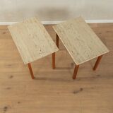 2 tables d'appoint en travertin avec structure en teck, années 1960