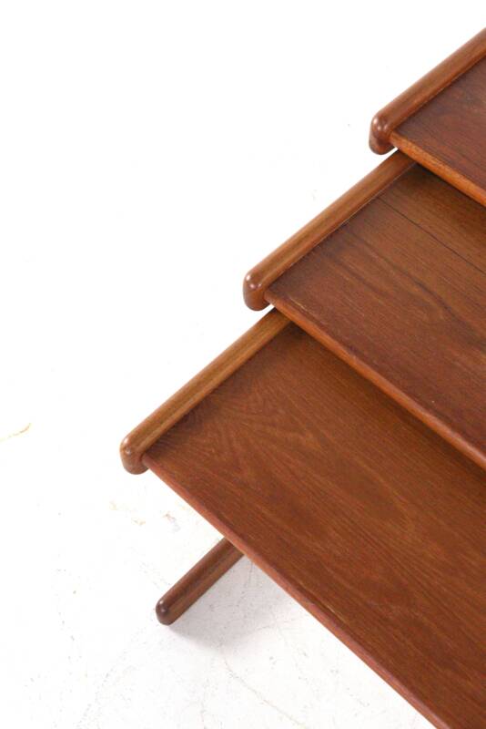 Tables gigognes Salin Nyborg - design danois du milieu du siècle moderne en teck