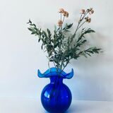 Vase bleu à collerette