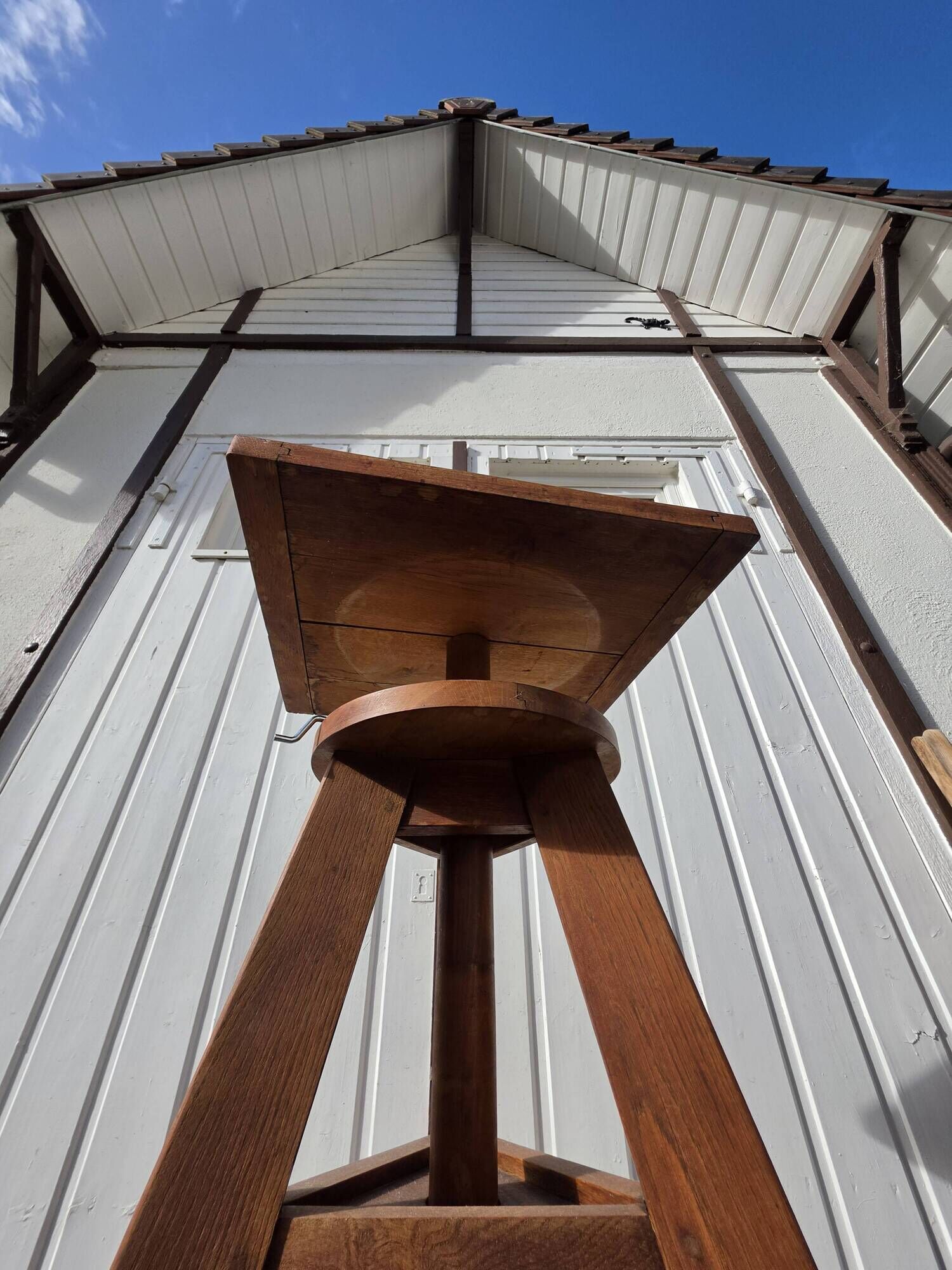Old sculptor's pedestal