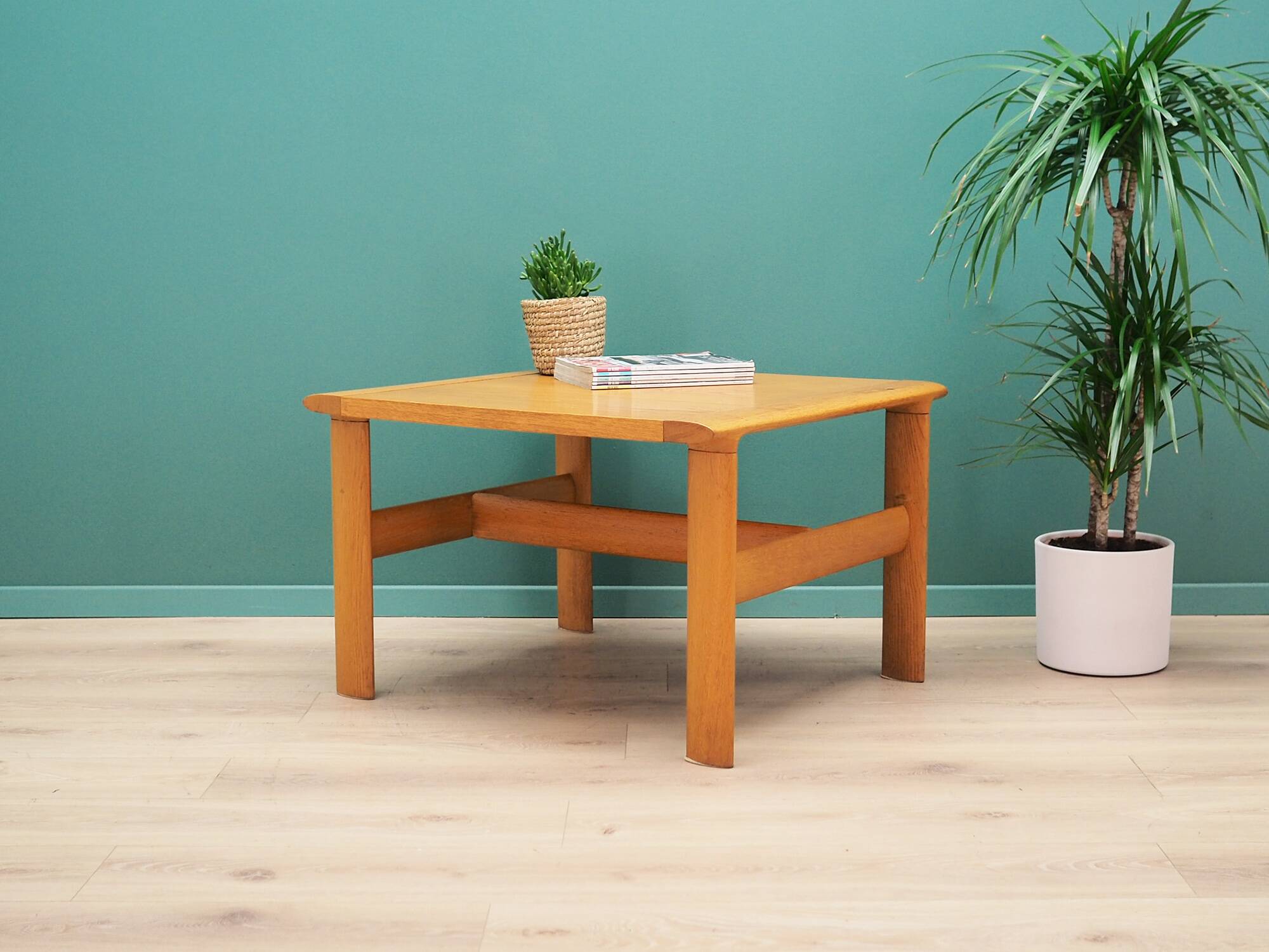 Table basse en chêne, design danois, années 1960, production : Danemark
