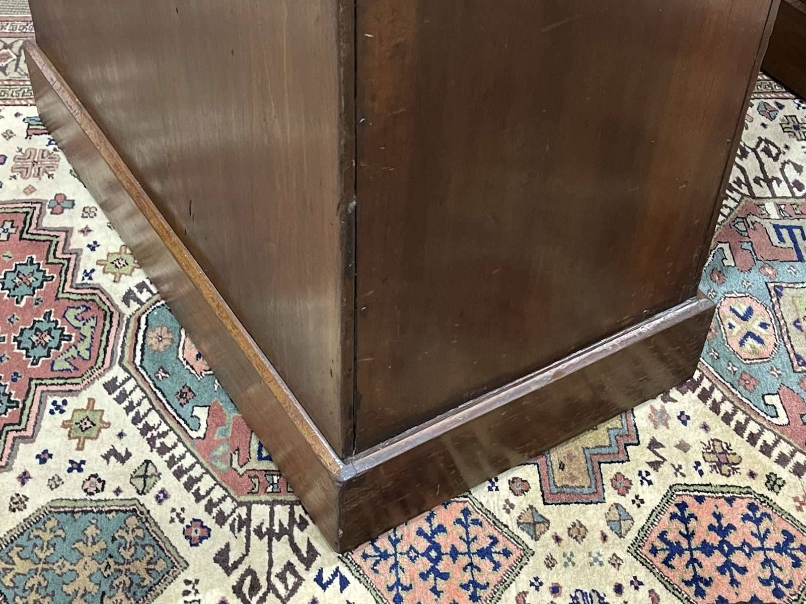 Late 19th century English mahogany desk with pedestals and leather top
